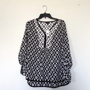 The Limited Flowy Black/White Print Blouse